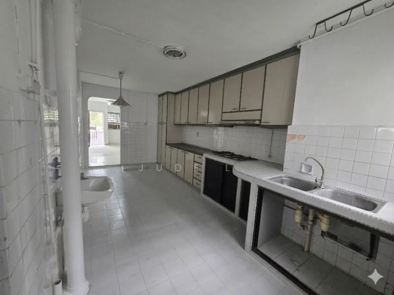 255 Ang Mo Kio Avenue 4, 255 Ang Mo Kio Avenue 4, 2 Bedrooms, 785 sqft, HDB Flat For Sale, by Jude L., 500170518 - Kitchen - PropertyGuru.com.sg