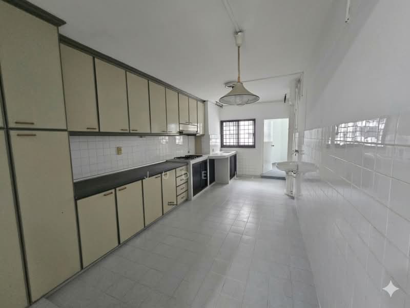 255 Ang Mo Kio Avenue 4, 255 Ang Mo Kio Avenue 4, 2 Bedrooms, 785 sqft, HDB Flat For Sale, by Jude L., 500170518 - Kitchen - PropertyGuru.com.sg