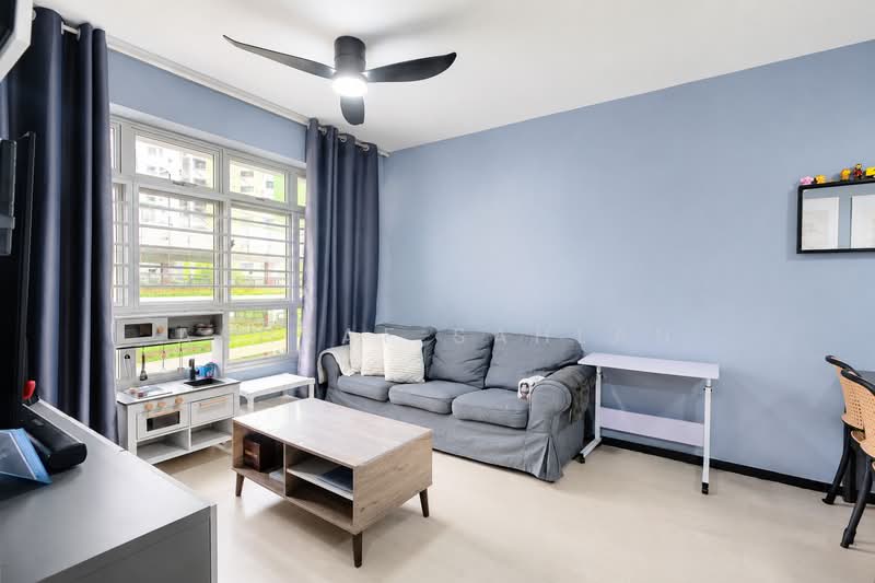522A Tampines Central 7, 522A Tampines Central 7, 2 Bedrooms, 721 sqft, HDB Flat For Sale, by Ashraf Sahlan, 500170523 - Living Room - PropertyGuru.com.sg