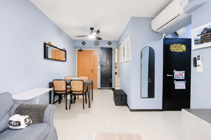 522A Tampines Central 7, 522A Tampines Central 7, 2 Bedrooms, 721 sqft, HDB Flat For Sale, by Ashraf Sahlan, 500170523 - Living Room - PropertyGuru.com.sg