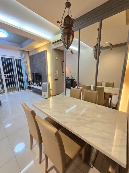 Waterfront Waves, 768 Bedok Reservoir Road, 2 Bedrooms, 980 sqft, Condominium For Sale, by MH Quek, 500170531 - Dining Room - PropertyGuru.com.sg