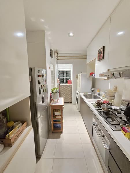 Waterfront Waves, 768 Bedok Reservoir Road, 2 Bedrooms, 980 sqft, Condominium For Sale, by MH Quek, 500170531 - Kitchen - PropertyGuru.com.sg