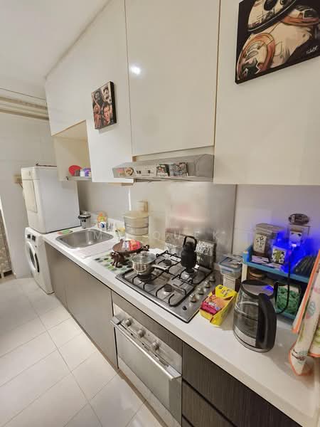 Waterfront Waves, 768 Bedok Reservoir Road, 2 Bedrooms, 980 sqft, Condominium For Sale, by MH Quek, 500170531 - Kitchen - PropertyGuru.com.sg