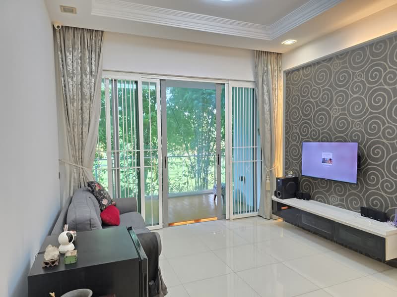 Waterfront Waves, 768 Bedok Reservoir Road, 2 Bedrooms, 990 sqft, Condominium For Sale, by MH Quek, 500170531 - Living Room - PropertyGuru.com.sg