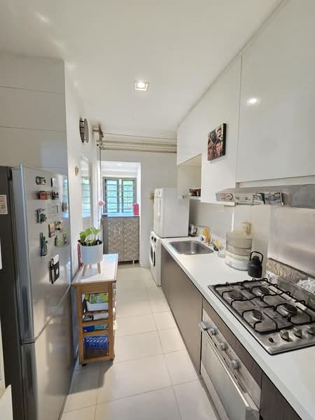 Waterfront Waves, 768 Bedok Reservoir Road, 2 Bedrooms, 990 sqft, Condominium For Sale, by MH Quek, 500170531 - Kitchen - PropertyGuru.com.sg