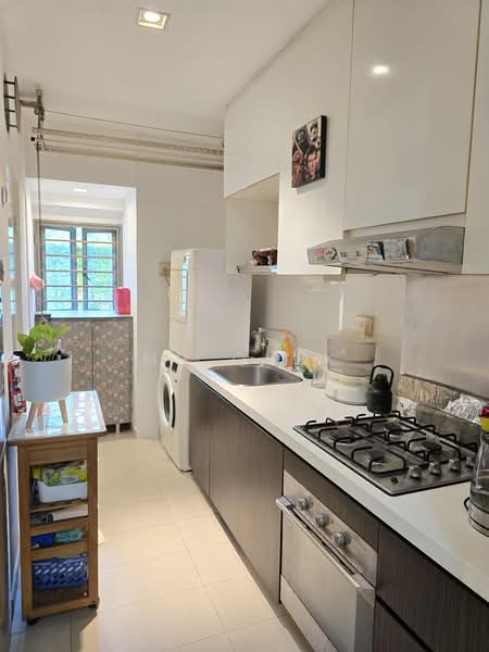 Waterfront Waves, 768 Bedok Reservoir Road, 2 Bedrooms, 990 sqft, Condominium For Sale, by MH Quek, 500170531 - Kitchen - PropertyGuru.com.sg