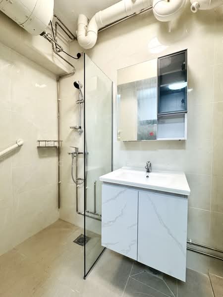18 Dover Crescent, 18 Dover Crescent, 3 Bedrooms, 990 sqft, HDB Flat For Rent, by Michelle Yow, 500170534 - Bathroom - PropertyGuru.com.sg