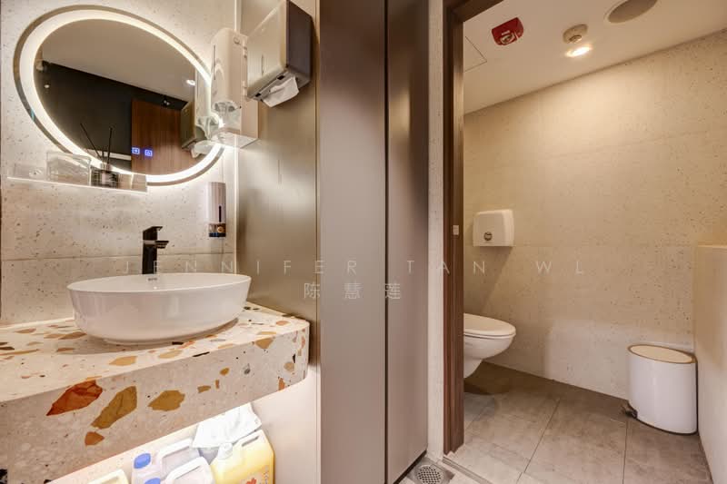 Telok Ayer Street Shophouse, Telok Ayer Street, 5,300 sqft, Shop / Shophouse For Sale, by Jennifer Tan WL 陈慧莲, 500170544 - Bathroom - CommercialGuru.com.sg