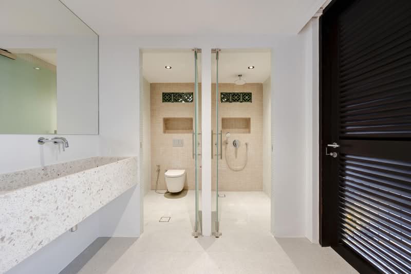 Telok Ayer Street Shophouse, Telok Ayer Street, 5,300 sqft, Shop / Shophouse For Sale, by Jennifer Tan WL 陈慧莲, 500170544 - Bathroom - CommercialGuru.com.sg
