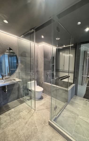 Parc Seabreeze, 532 Joo Chiat Road, 3 Bedrooms, 2,562 sqft, Condominium For Sale, by Alice Huang, 500170552 - Master Bathroom - PropertyGuru.com.sg