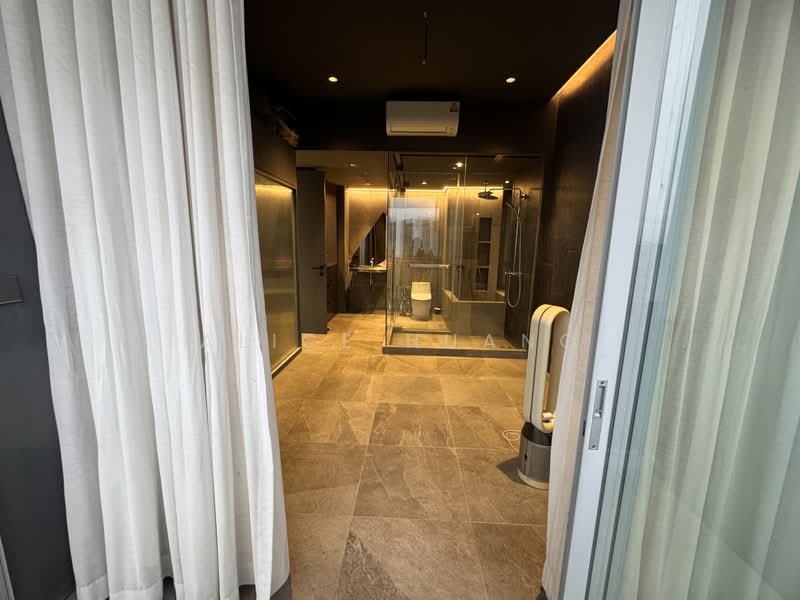 Parc Seabreeze, 532 Joo Chiat Road, 3 Bedrooms, 2,562 sqft, Condominium For Sale, by Alice Huang, 500170552 - Master Bedroom (attached balcony) - PropertyGuru.com.sg