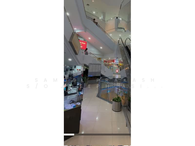 Queensway Shopping Centre, 1 Queensway, 180 sqft, Mall Shop For Rent, by Samuel Prakash S/O Joseph Asirvatham, 500170561 - Interior - CommercialGuru.com.sg