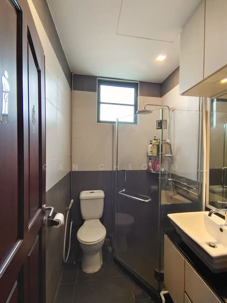 Tanglin Regency, 383 Tanglin Road, Room Rental, 150 sqft, Condominium For Rent, by Can Cheong, 500170562 - Bathroom - PropertyGuru.com.sg