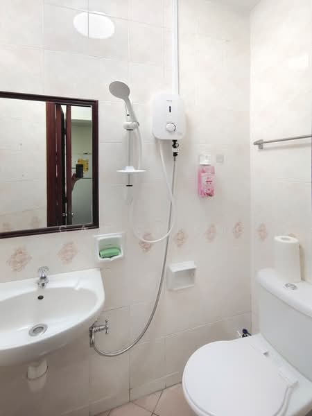 Tanglin Regency, 383 Tanglin Road, Room Rental, 150 sqft, Condominium For Rent, by Can Cheong, 500170562 - Bathroom - PropertyGuru.com.sg