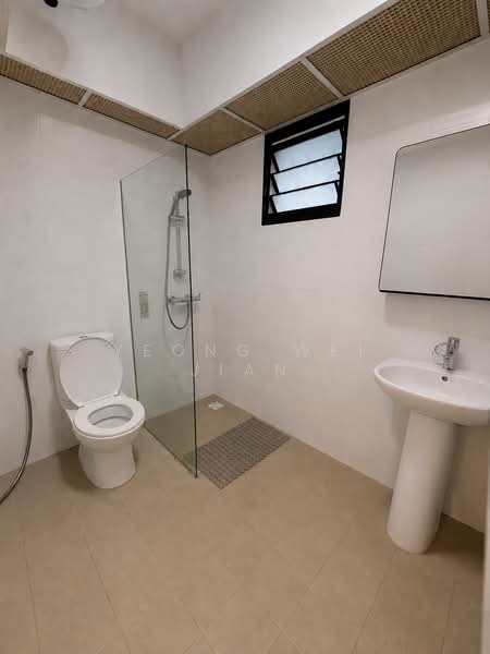 120B Punggol Edge, 120B Edgedale Plains, 3 Bedrooms, 1,206 sqft, HDB Flat For Sale, by Yeong Wei Jian, 500170584 - Master Bathroom - PropertyGuru.com.sg