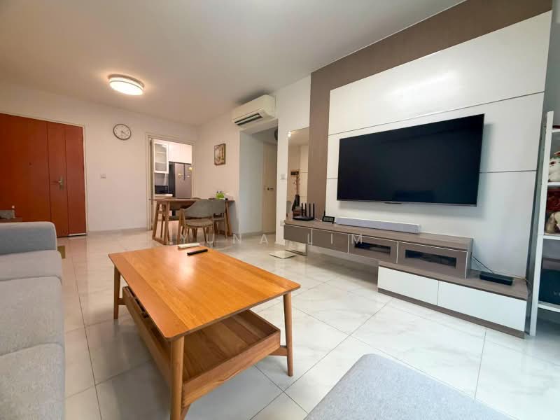 211A Compassvale Lane, 211A Compassvale Lane, 3 Bedrooms, 1,001 sqft, HDB Flat For Sale, by Yuna Lim, 500170590 - Living Room - PropertyGuru.com.sg