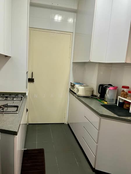 Bayshore Park, 60 Bayshore Road, 2 Bedrooms, 936 sqft, Condominium For Rent, by Benjamin Lam, 500170599 - Kitchen - PropertyGuru.com.sg