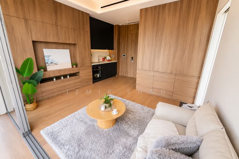 10 Evelyn, 10 Evelyn Road, 1 Bedroom, 721 sqft, Condominium For Sale, by Izmir Shah, 500170613 - Living Room - PropertyGuru.com.sg
