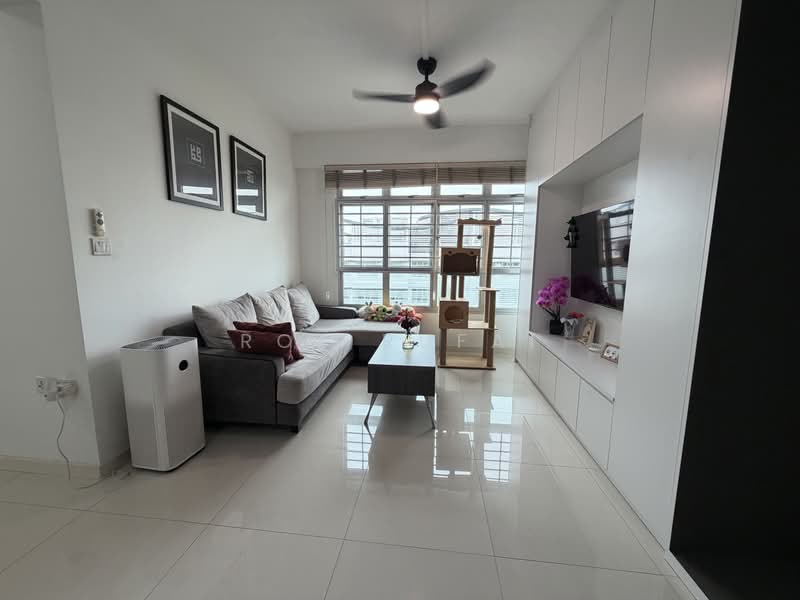 672D Edgefield Plains, 672D Edgefield Plains, 3 Bedrooms, 969 sqft, HDB Flat For Sale, by Roz Rufai, 500170628 - Living Room - PropertyGuru.com.sg