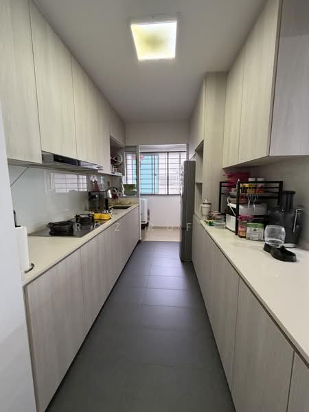 672D Edgefield Plains, 672D Edgefield Plains, 3 Bedrooms, 969 sqft, HDB Flat For Sale, by Roz Rufai, 500170628 - Kitchen - PropertyGuru.com.sg
