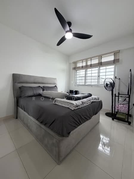 672D Edgefield Plains, 672D Edgefield Plains, 3 Bedrooms, 969 sqft, HDB Flat For Sale, by Roz Rufai, 500170628 - Master Bedroom - PropertyGuru.com.sg