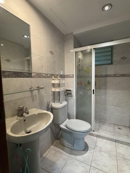 Hougang Green, 5 Buangkok Green, 2 Bedrooms, 764 sqft, Apartment For Rent, by Teh Jing Ying, 500170650 - Bathroom - PropertyGuru.com.sg