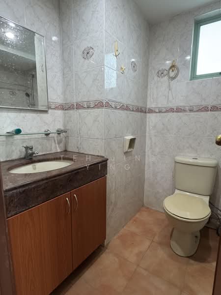 Hougang Green, 5 Buangkok Green, 2 Bedrooms, 764 sqft, Apartment For Rent, by Teh Jing Ying, 500170650 - Bathroom - PropertyGuru.com.sg