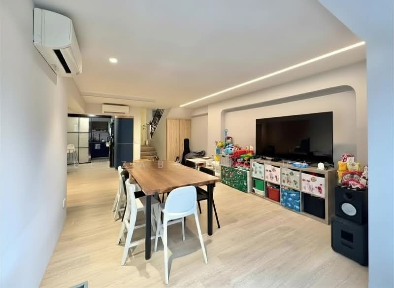122 Hougang Avenue 1, 122 Hougang Avenue 1, 3 Bedrooms, 1,474 sqft, HDB Flat For Sale, by Elizabeth Chua, 500170661 - Living Room - PropertyGuru.com.sg