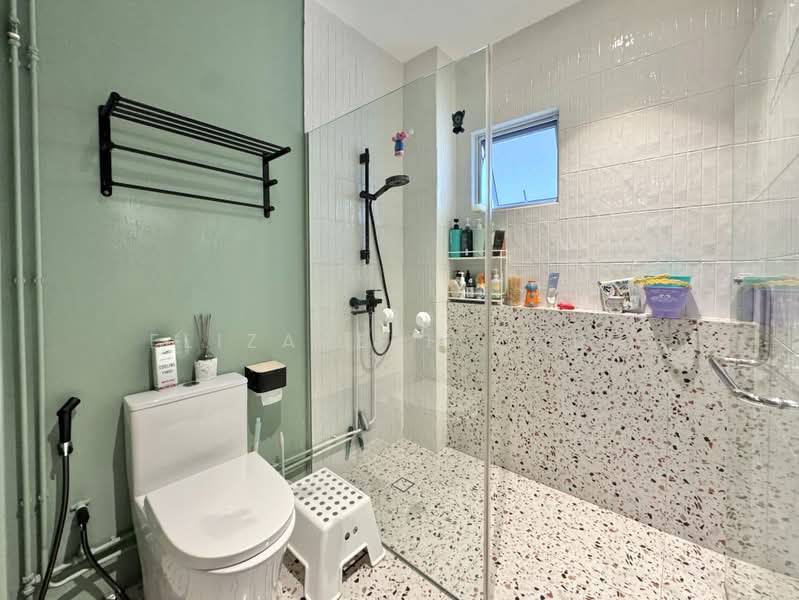 122 Hougang Avenue 1, 122 Hougang Avenue 1, 3 Bedrooms, 1,474 sqft, HDB Flat For Sale, by Elizabeth Chua, 500170661 - Bathroom - PropertyGuru.com.sg