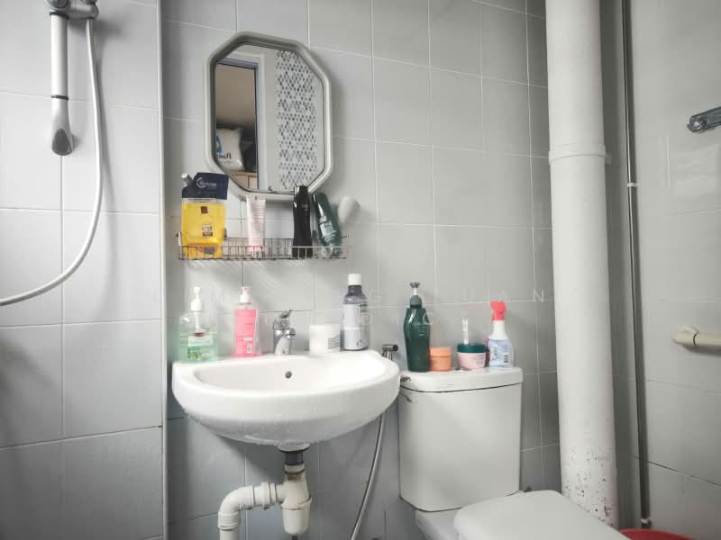 627 Ang Mo Kio Avenue 9, 627 Ang Mo Kio Avenue 9, Room Rental, 200 sqft, HDB Flat For Rent, by Lim Jing Tuan (Benedict), 500170663 - Bathroom - PropertyGuru.com.sg