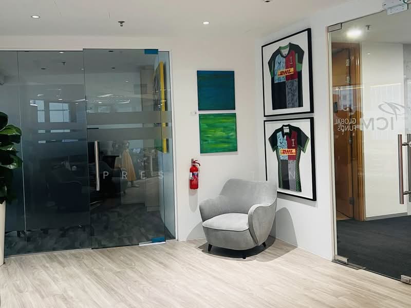 20 Collyer Quay, 20 Collyer Quay, 2,325 sqft, Office For Rent, by Preston Tan, 500170676 - Entrance - CommercialGuru.com.sg