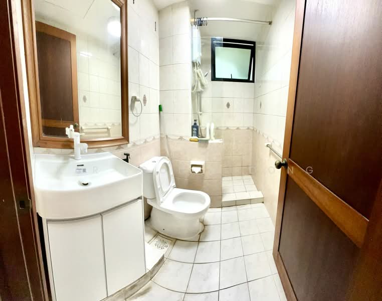 Simei Green Condominium, 1 Simei Street 4, Room Rental, 100 sqft, Condominium For Rent, by Kar Loon Choong, 500170681 - Bathroom - PropertyGuru.com.sg