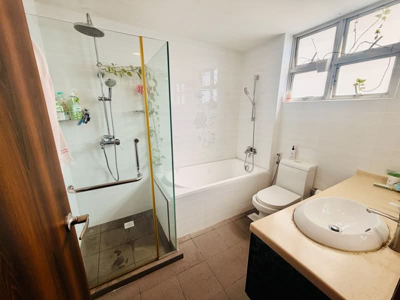 Northoaks, 32 Woodlands Crescent, 3 Bedrooms, 1,292 sqft, Condominium For Sale, by Tony Kwek, 500170707 - Bathroom - PropertyGuru.com.sg