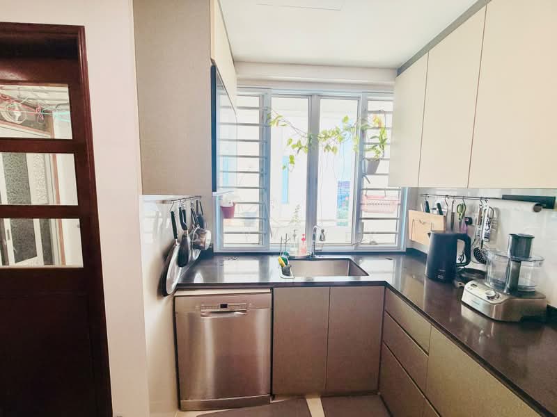Northoaks, 32 Woodlands Crescent, 3 Bedrooms, 1,292 sqft, Condominium For Sale, by Tony Kwek, 500170707 - Kitchen - PropertyGuru.com.sg