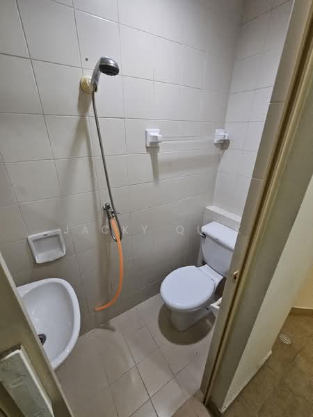 East Meadows, 32 Tanah Merah Kechil Road, Room Rental, 100 sqft, Condominium For Rent, by Jacky Quek, 500170767 - Bathroom - PropertyGuru.com.sg
