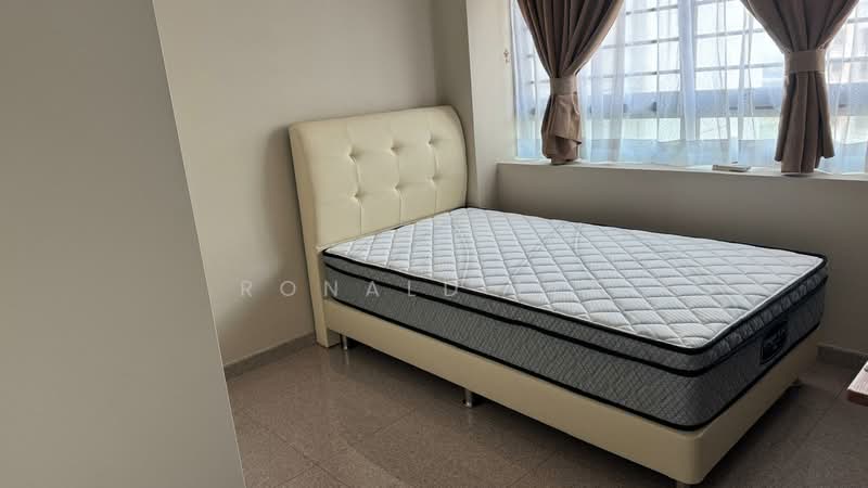 28C Dover Crescent, 28C Dover Crescent, Room Rental, 116 sqft, HDB Flat For Rent, by Ronald Lee, 500170778 - Bedroom with Bed - PropertyGuru.com.sg
