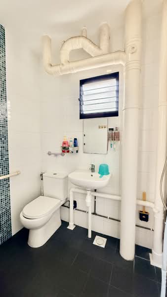 621 Yishun Ring Road, 621 Yishun Ring Road, 2 Bedrooms, 785 sqft, HDB Flat For Sale, by Sarimah Berahim, 500170799 - Common Bathroom - PropertyGuru.com.sg