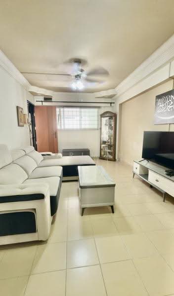 621 Yishun Ring Road, 621 Yishun Ring Road, Sembawang / Yishun, 2 Bedrooms, 785 sqft, HDB Flat For Sale, by Sarimah Berahim, 500170799 - Living Room - PropertyGuru.com.sg