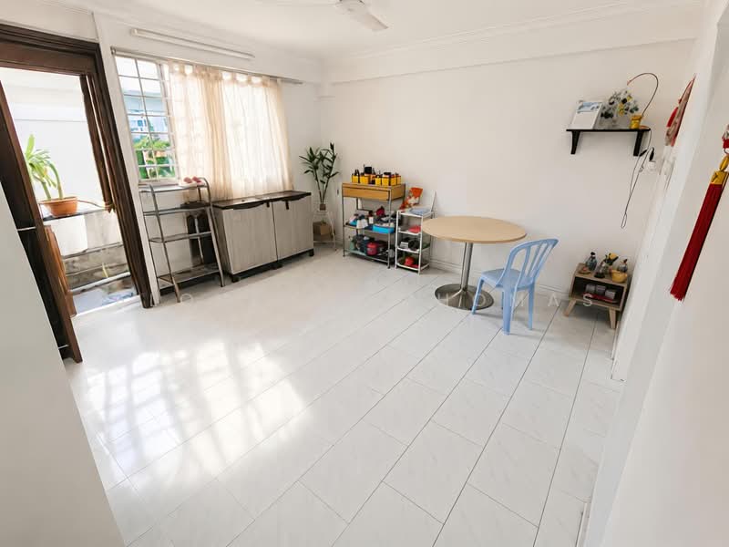 213 Petir Road, 213 Petir Road, 3 Bedrooms, 1,119 sqft, HDB Flat For Sale, by Aloysius Thomas Tan, 500170817 - Living Room - PropertyGuru.com.sg