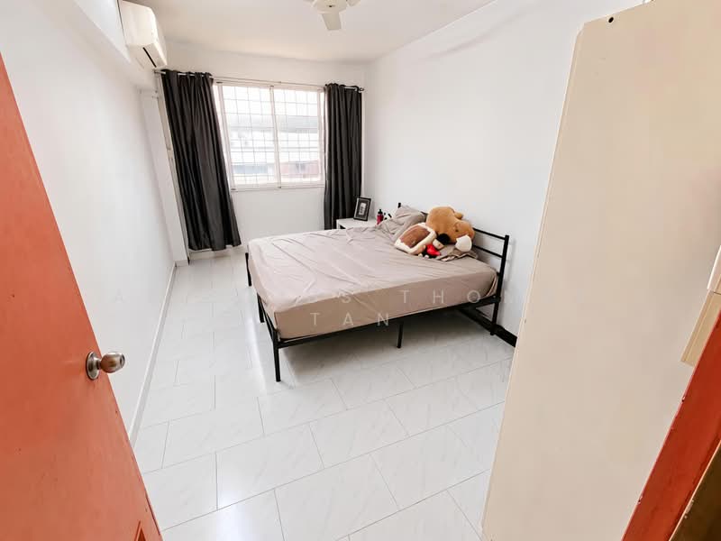 213 Petir Road, 213 Petir Road, 3 Bedrooms, 1,119 sqft, HDB Flat For Sale, by Aloysius Thomas Tan, 500170817 - Bedroom - PropertyGuru.com.sg