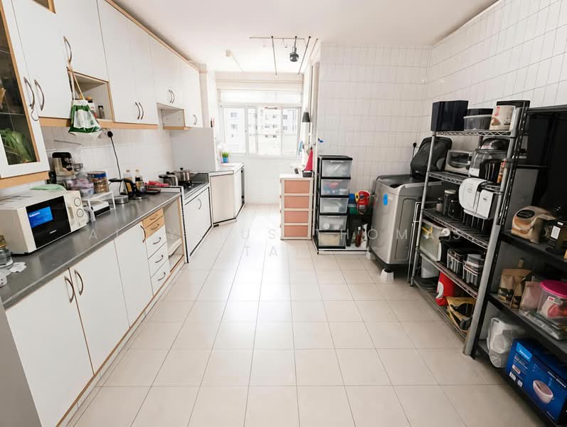 213 Petir Road, 213 Petir Road, 3 Bedrooms, 1,119 sqft, HDB Flat For Sale, by Aloysius Thomas Tan, 500170817 - Kitchen - PropertyGuru.com.sg