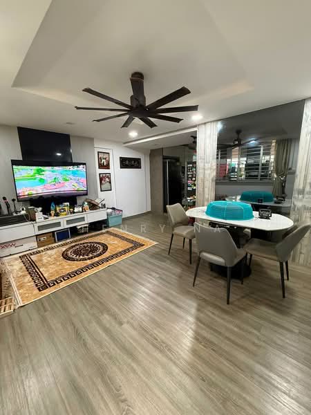 325 Bukit Batok Street 33, 325 Bukit Batok Street 33, 3 Bedrooms, 903 sqft, HDB Flat For Sale, by Henry Na, 500170824 - Living Room - PropertyGuru.com.sg