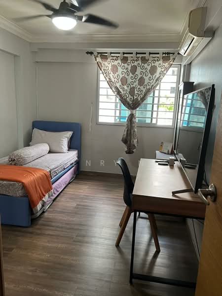 325 Bukit Batok Street 33, 325 Bukit Batok Street 33, 3 Bedrooms, 903 sqft, HDB Flat For Sale, by Henry Na, 500170824 - Bedroom - PropertyGuru.com.sg