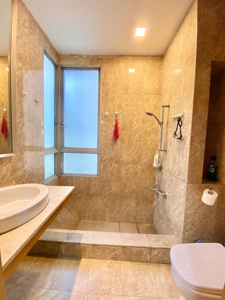 The Lakeshore, 31 Jurong West Street 41, 3 Bedrooms, 1,270 sqft, Condominium For Rent, by Delvin Ong, 500170826 - Bathroom - PropertyGuru.com.sg