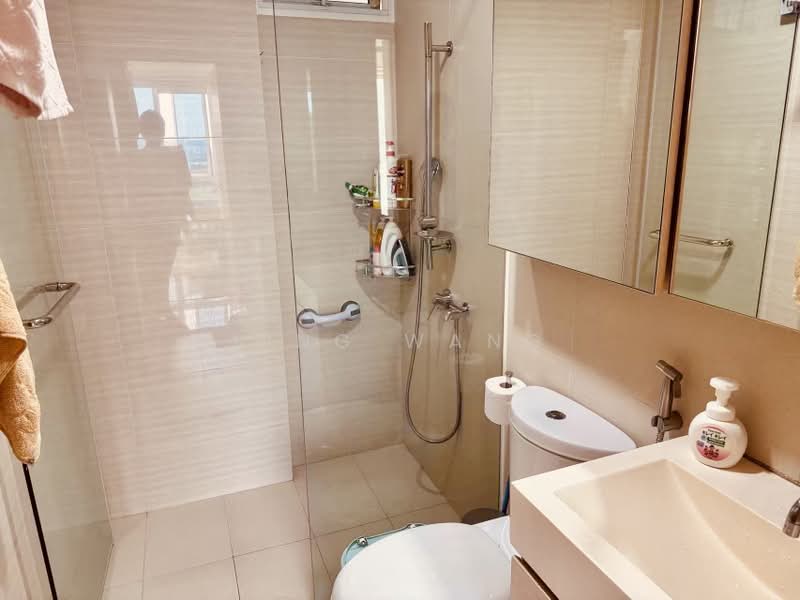 The Tampines Trilliant, 13 Tampines Central 7, 3 Bedrooms, 872 sqft, Executive Condominium For Sale, by LING WANG, 500170830 - Bathroom - PropertyGuru.com.sg