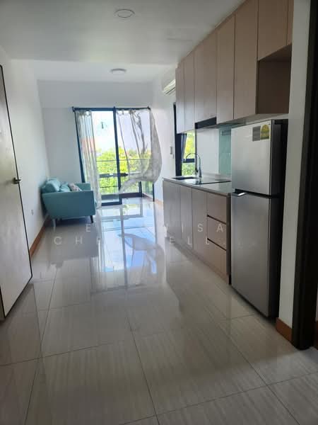 2 Bedroom Breezy Condo near MRT, , 2 Bedrooms, 506 sqft, Condominium For Rent, by Ellouisa Chen (Elle Chen), 500170846 - Living Room - PropertyGuru.com.sg