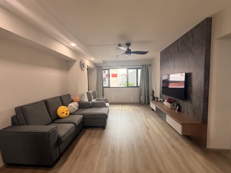 424 Hougang Avenue 6, 424 Hougang Avenue 6, 3 Bedrooms, 1,130 sqft, HDB Flat For Sale, by Paige Lee, 500170854 - Living Room - PropertyGuru.com.sg