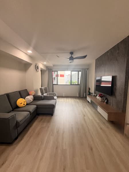 424 Hougang Avenue 6, 424 Hougang Avenue 6, 3 Bedrooms, 1,130 sqft, HDB Flat For Sale, by Paige Lee, 500170854 - Living Room - PropertyGuru.com.sg