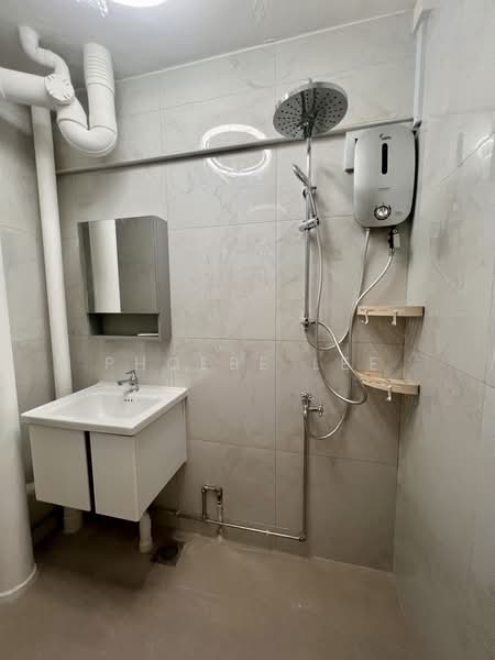 405 Jurong West Street 42, 405 Jurong West Street 42, Room Rental, 150 sqft, HDB Flat For Rent, by Phoebe Lee, 500170861 - Bathroom - PropertyGuru.com.sg