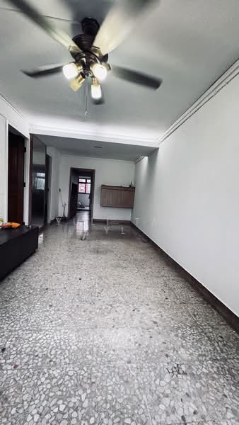 1 Jalan Bukit Merah, 1 Jalan Bukit Merah, 2 Bedrooms, 807 sqft, HDB Flat For Sale, by Yuli Tay YL, 500170863 - Living Room - PropertyGuru.com.sg